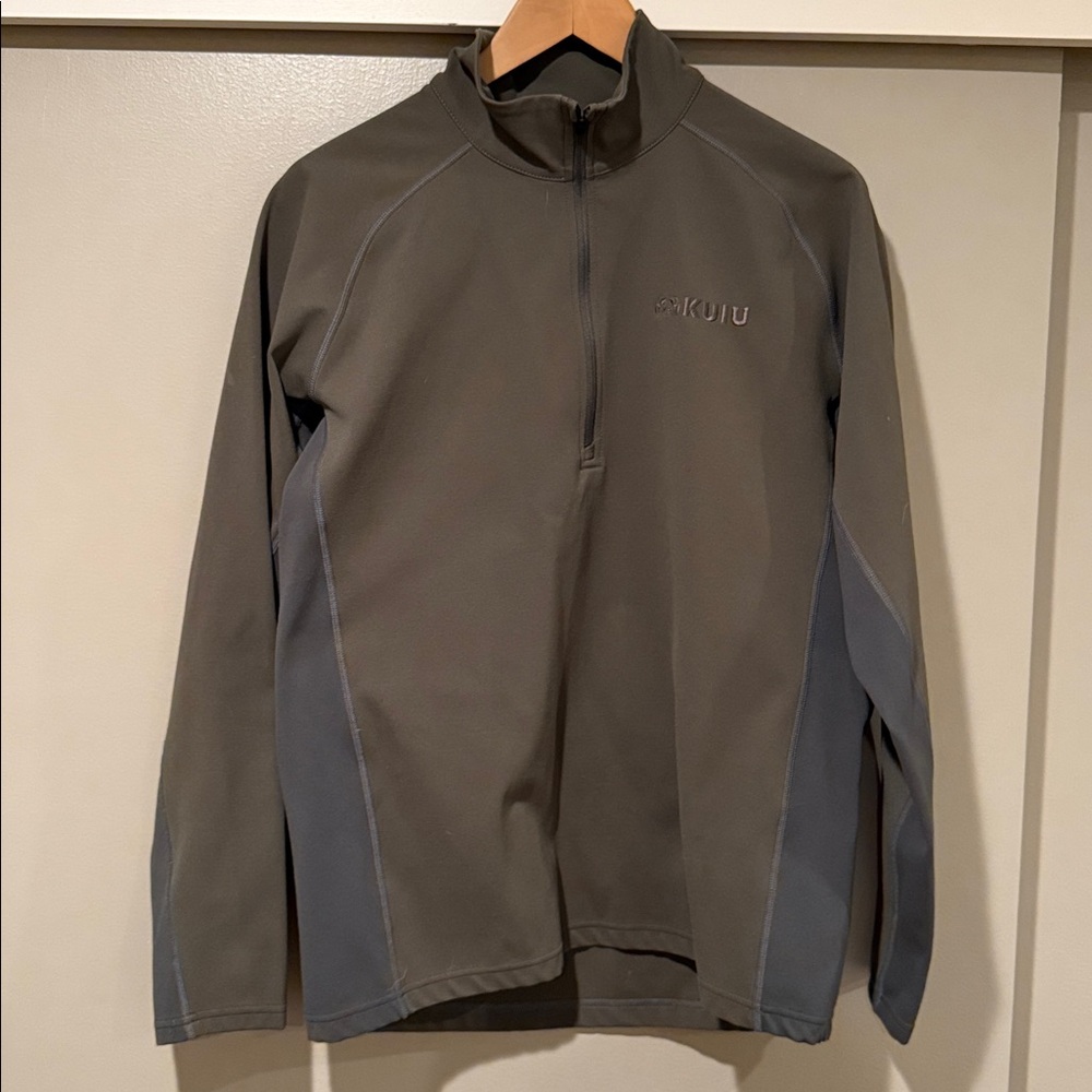 KUIU Dark Green and Charcoal Quarter-Zip Top